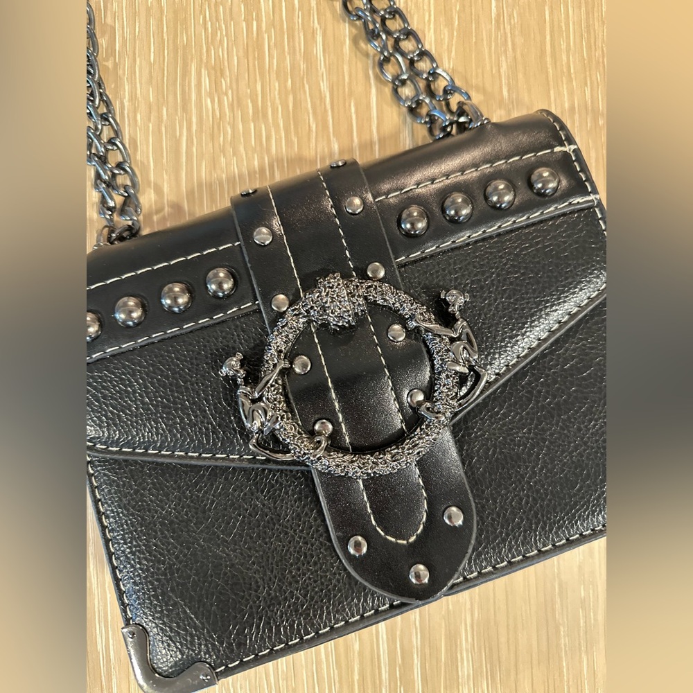 Black mini bag with monkey buckle. - Picture 3 of 7